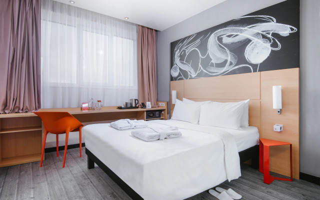 Ibis Oktyabr'skoe Pole Hotel
