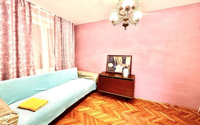 Квартира Трехкомнатная Молодёжная 12