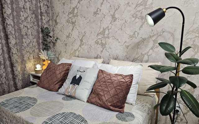 Ayda K Regine (50 Let Oktyabrya 75) Flat