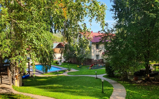 Kamenny Tsvetok Guest House