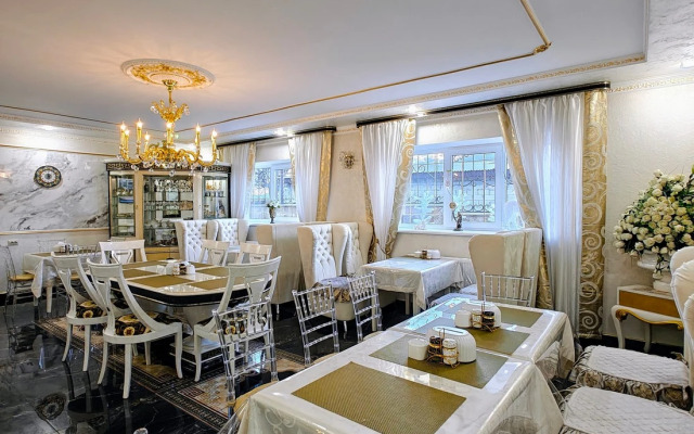 Отель Golden House