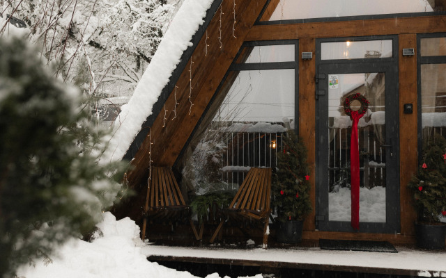 Частный дом Экосказка с видом на горы