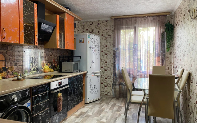 Prostornaya 3-Kh Komnatnaya Kvartira S Kaminom Flat