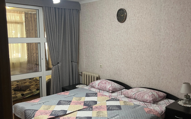 Na Vorovskogo 49 u muzeya Flat