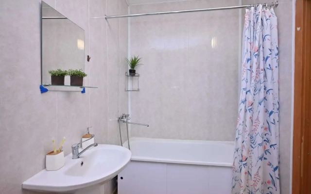 Dvukhkomnatnaya Naprotiv Trts Planeta Flat