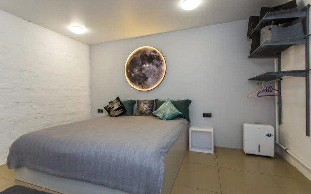 Novye trekhurovnevye apartamenty s vyhodom na Arbat Apartments