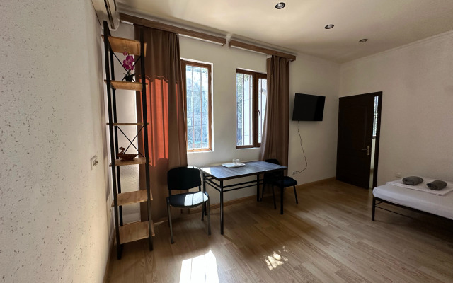 U Ashota Guest house