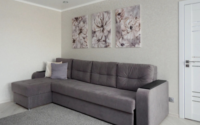 Na Universitetskoy 12/23 Apartments