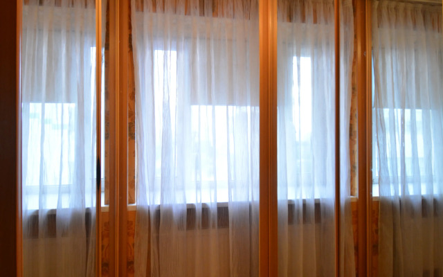 Квартира трёхкомнатная с двумя уборными лифтом и балконом