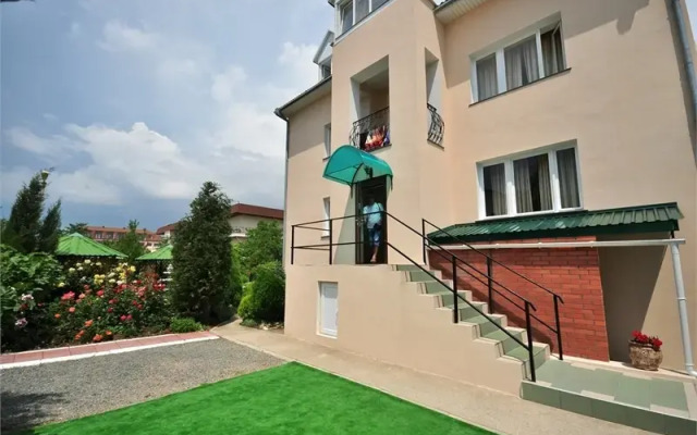 Uyut Guest house