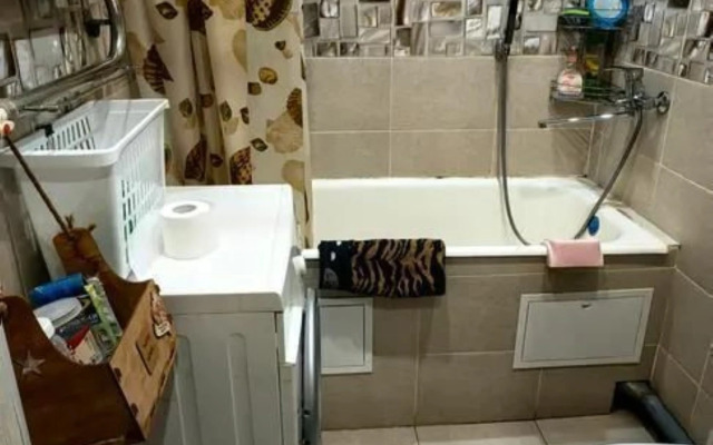 U Ostanovki Gostsirk Flat