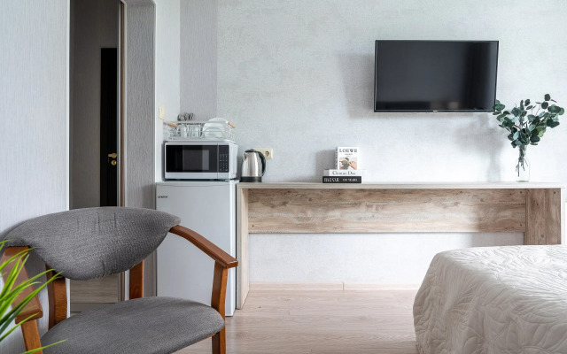 Studiya s balkonom u Dendrariya i morya. Pokrovskij 78 Apartments