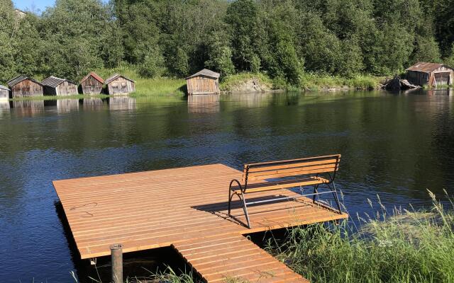 Частный Дом На Берегу Реки