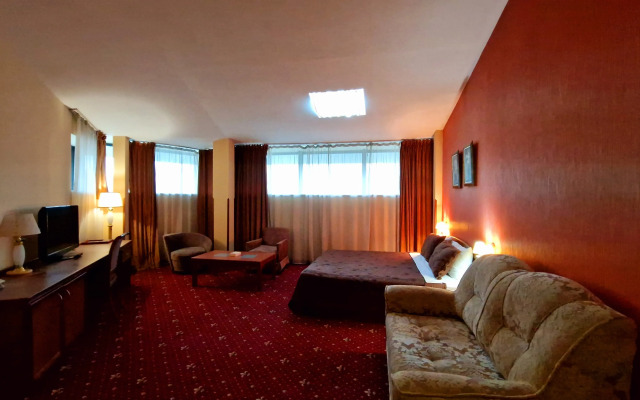 Ararat Hotel
