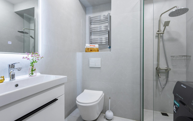 KeyGo #0157, 2 Bedroom Design with Balcony Apartments