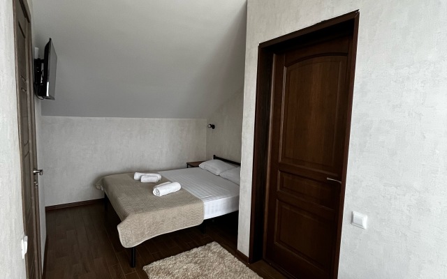 Na Pontiyskoy 16 Guest House