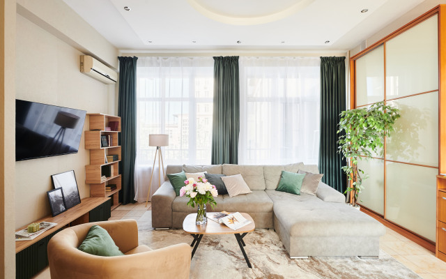 GM Apartments Stilnaya Trekhkomnatnaya v Dome na Naberezhnoy Flat