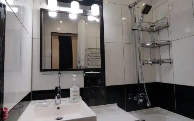 Apartamenty 2-h komnatnaa kvartira na Universitetskoj 29