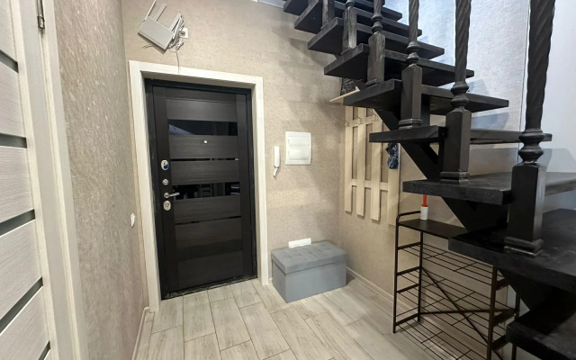 Dvukhurovnevaya S Vidom Na More Flat