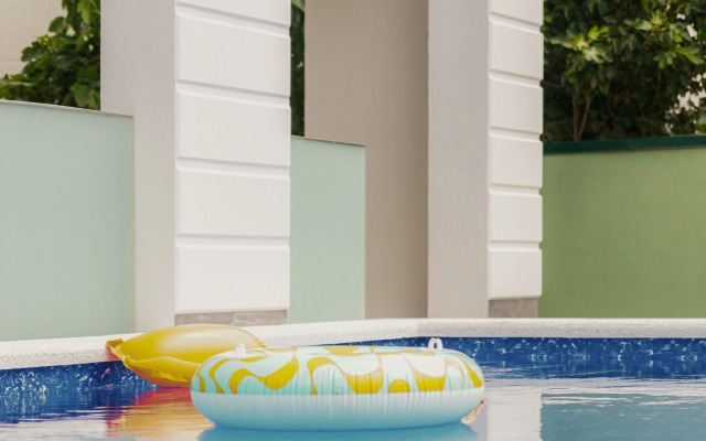 Отель Диона