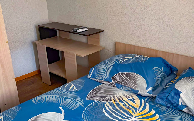 Dvukhkomnatnye S Dvorikom I Parkovkoy Apartments