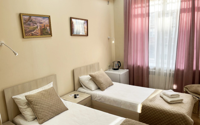 Отель Академия