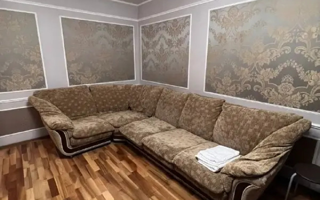 Shikarnaya Trekhkomnatnaya na Michurina Flat