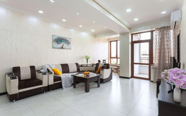 Stay Inn on Mashtots avenue 33/1-51 Apartments