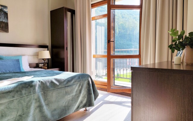 Uytnoe Gnesdyshko S Vidom Na Gory Flat