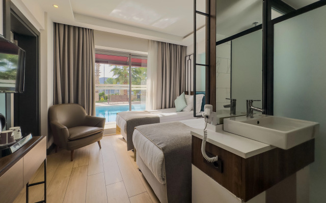 Отель Leaf Port Boutique