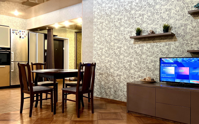 Квартира 3-комнатная Видовая Yarapartments на Набережной