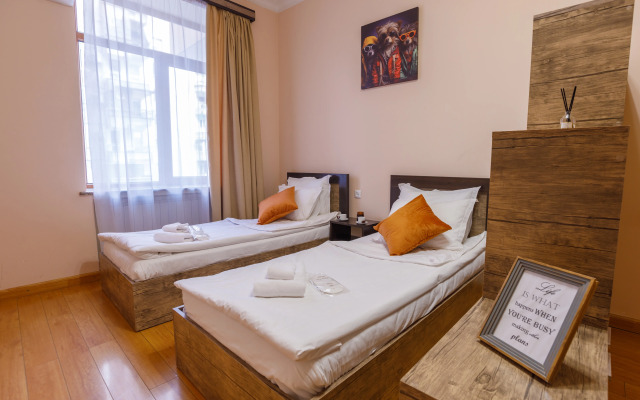 On Yekmalyan Str. 1-33/1 Apartments