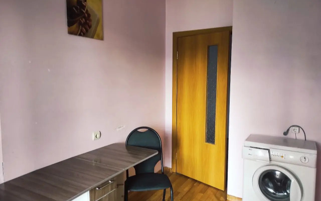 Posutochno Dvukh Komnatnaya Ryadom S Trts Planeta Flat