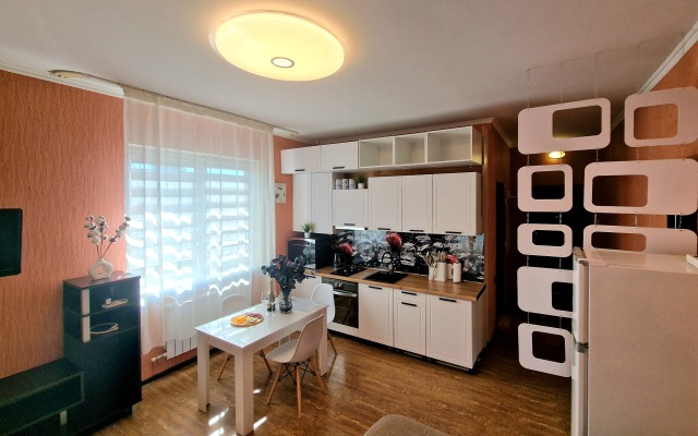 Yevrodvushka S Vidom Na More Flat