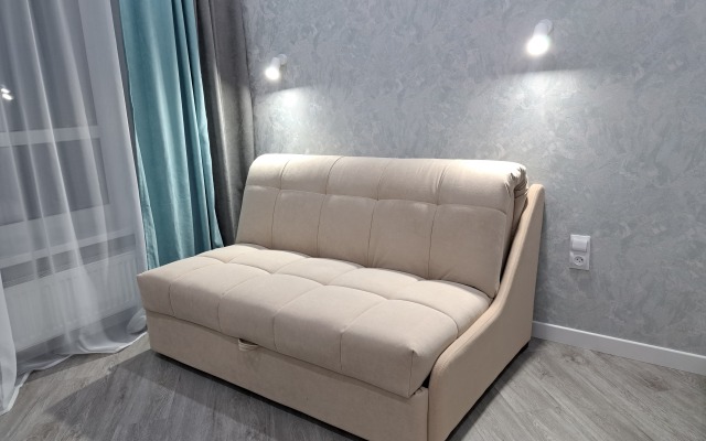 V Khedlaynere Na Zatone Flat