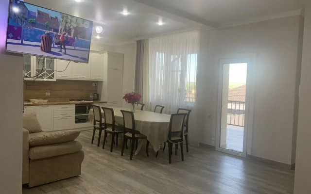 Частный Дом 2 Часть на Поэтической 44