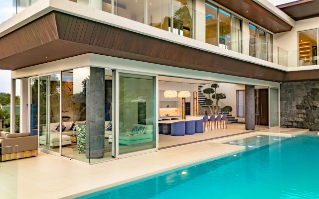 Luxury Infinity Pool Villa in Nai Harn Villa