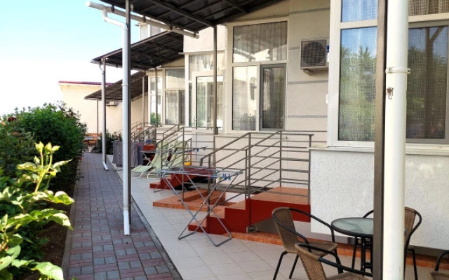 Апартаменты Феодосийский залив однокомнатная студия в цоколе