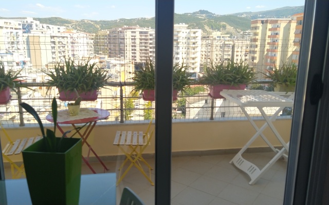 Sofi's Cozy Apartment-Near Port of Vlore, Apartment