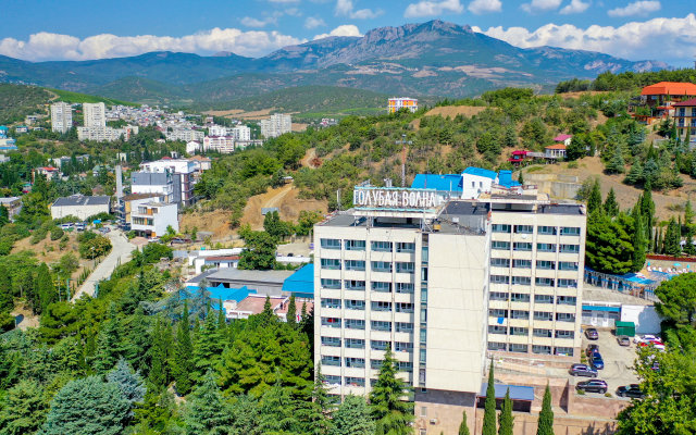 Golubaya Volna Hotel