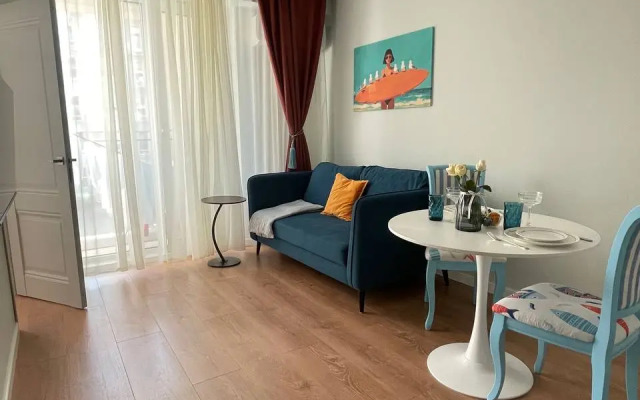 Uyutnaya S Sovremennym Remontom Flat