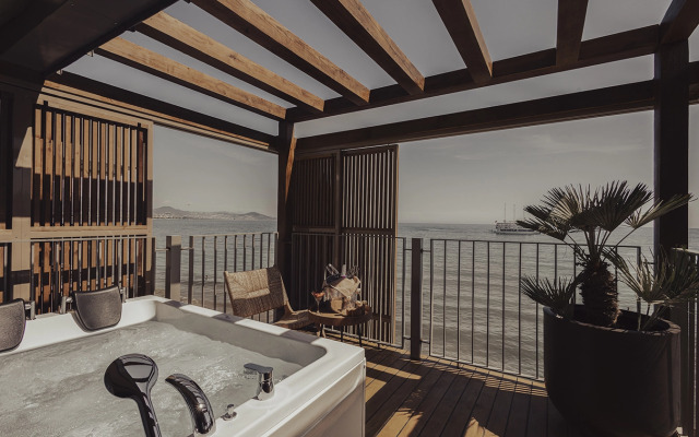 En Vie Beach Boutique Hotel