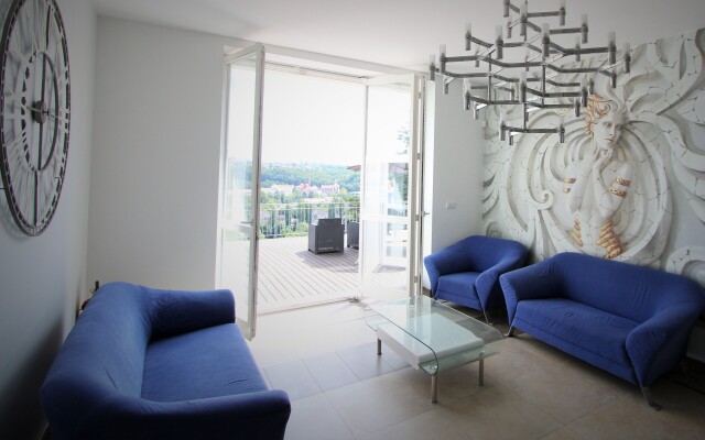 Seven Hills Villa