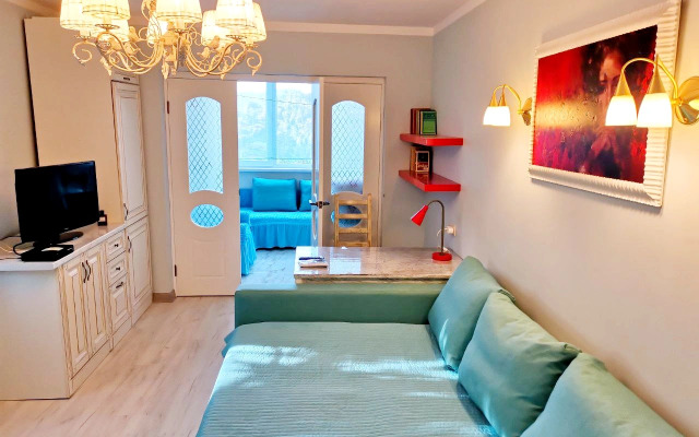 Shikarnaya Odnushka U Morya Flat