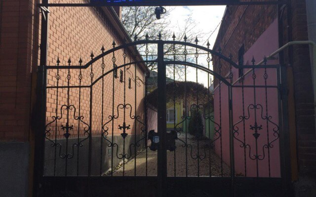 Tsentralnyij Guest House