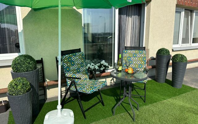 Kvartira Klassa Lyuks s Terrasoj i Vidom na Reku v Centre Rybnoj Derevni, Ostrov Kanta v Kaliningrade Flat
