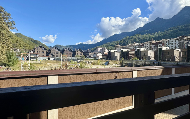 Апартаменты Студия с балконом в центре Эстосадка