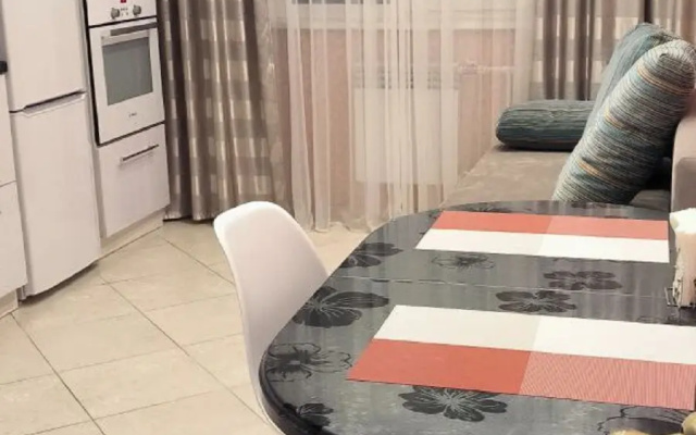 Квартира Комфортная евродвушка рядом с парком и развязкой на Крым и Мариуполь