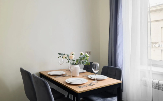 Dvukhkomnatnaya V Tsentre Sankt-Peterburga Dlya 8 Gostey Flat