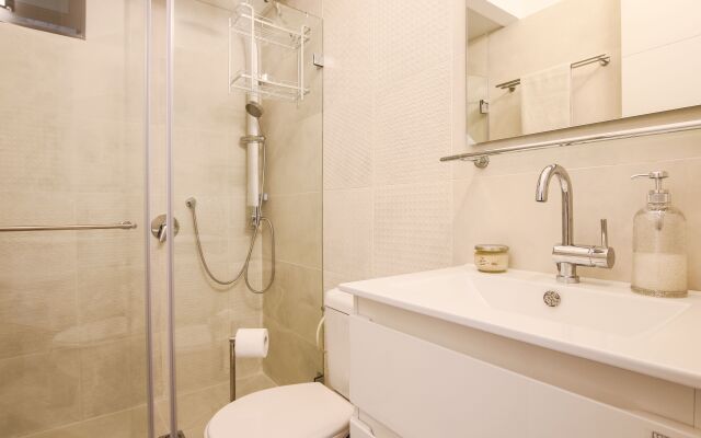 Апартаменты 1 BR with Patio in City Center by FeelHome